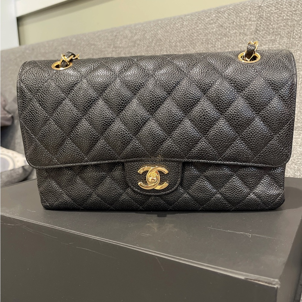 Chanel Classic Flap Medium Caviar in black